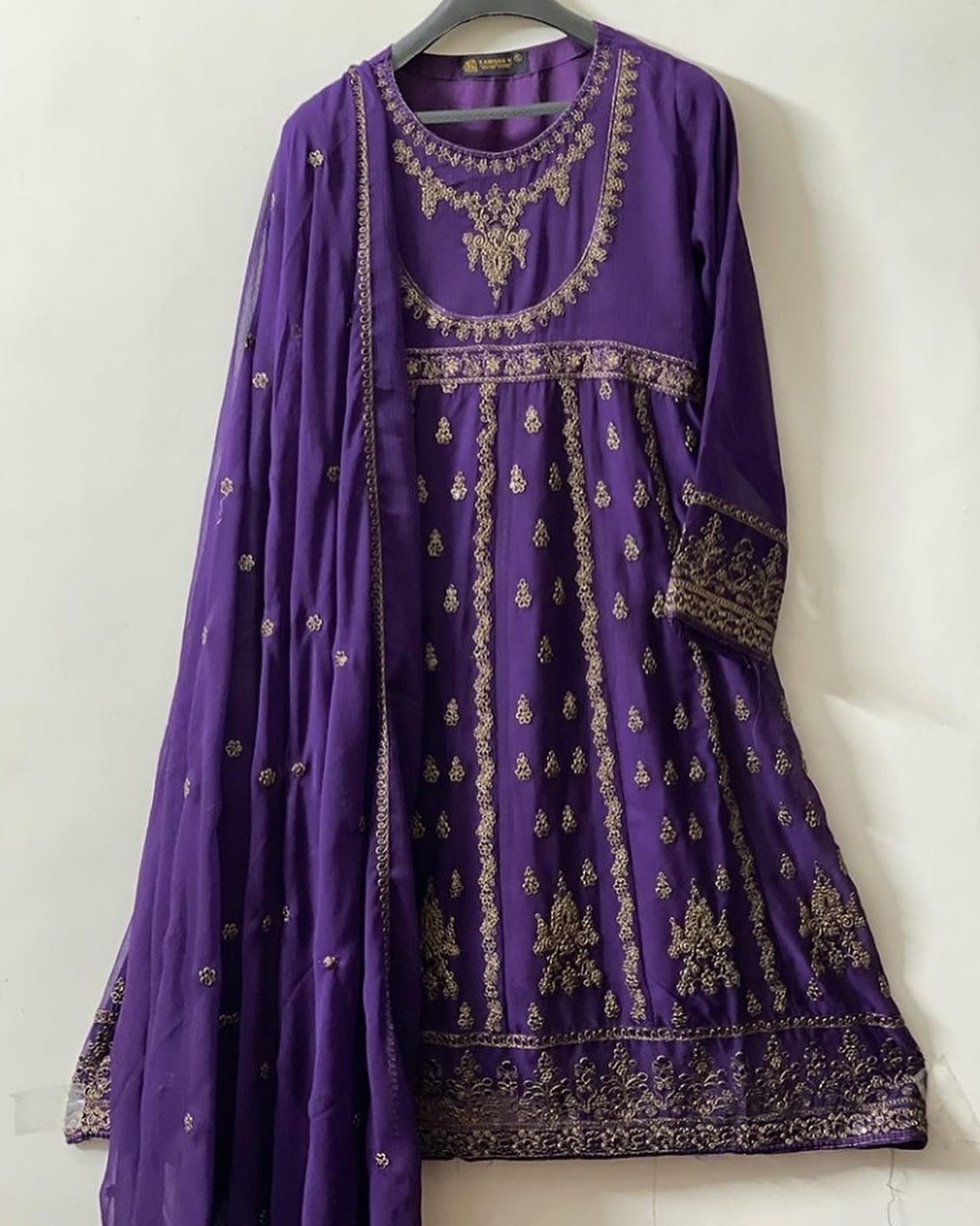 𝟐 𝐏𝐢𝐞𝐜𝐞 𝐓𝐢𝐥𝐚 𝐜𝐡𝐢𝐟𝐟𝐨𝐧 𝐟𝐫𝐨𝐜𝐤